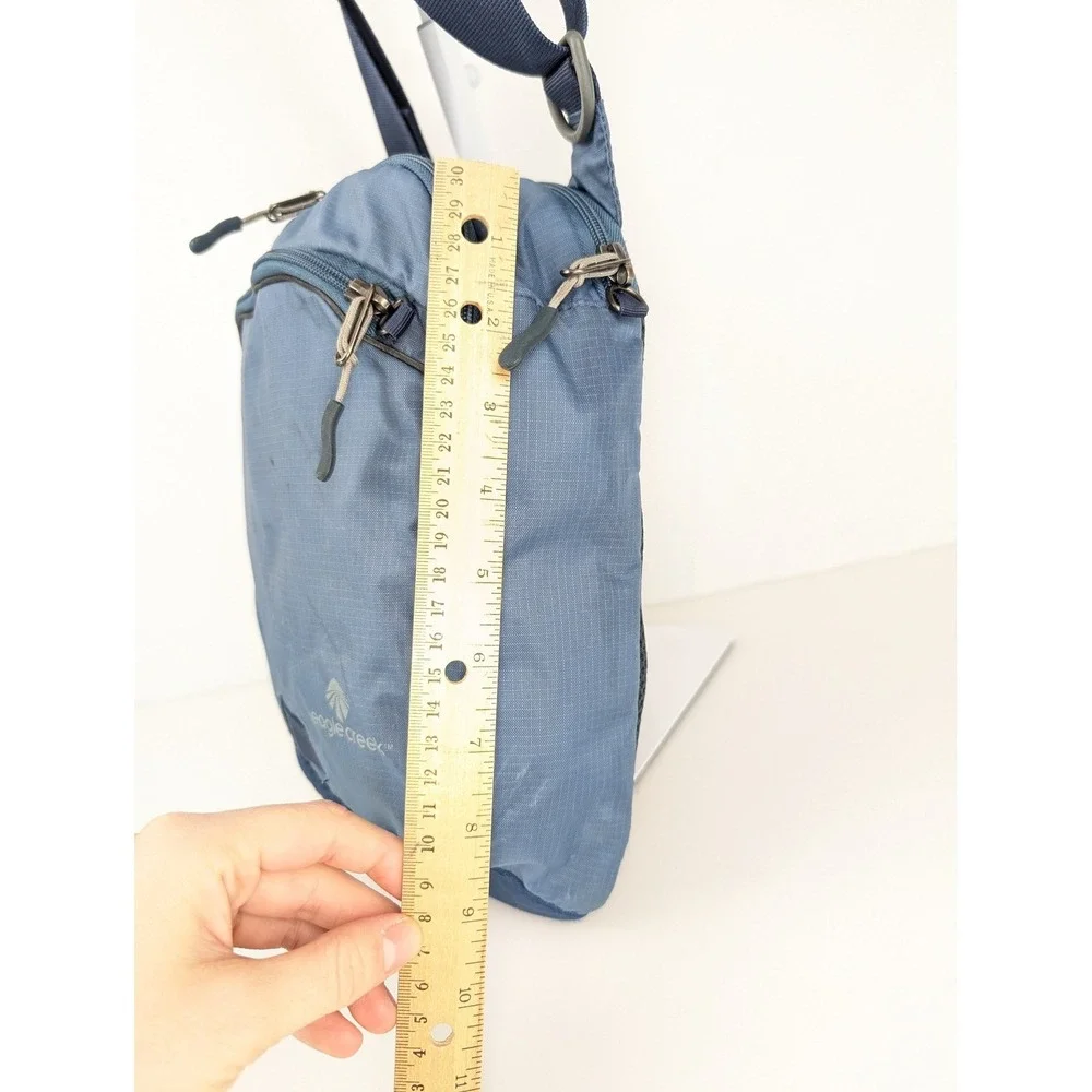 Eagle Creek Site Seeing Tablet Courier Blue Lightweight Crossbody Travel Bag